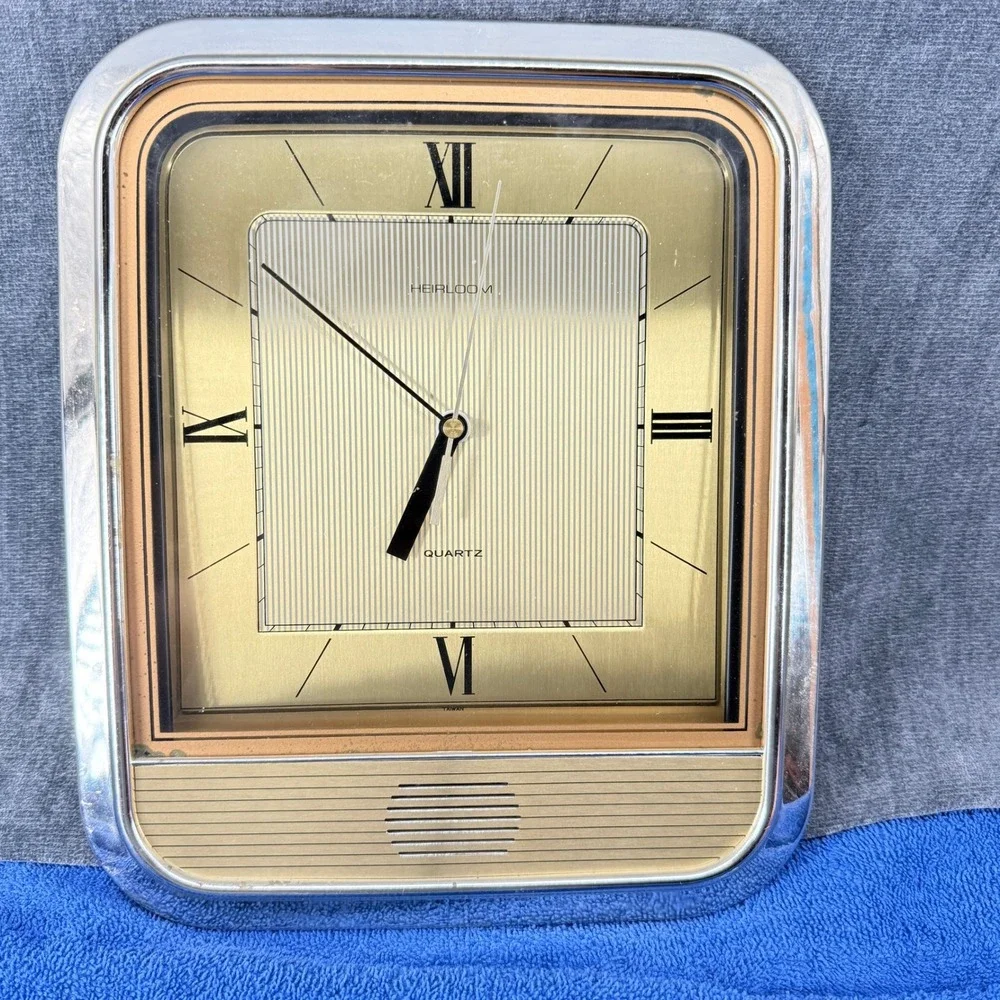 Heirloom Wall Clock Gold Silver Plastic Quartz C772FM Mid Century Style Chime